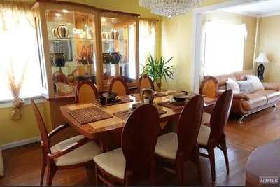 Image de House on the Hill in Teaneck