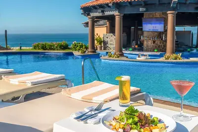 Image de 𝐅𝐢𝐧𝐝𝐢𝐧𝐠 𝐌𝐞𝐢𝐥𝐢’𝐬 :Beachfront Pueblo Bonito Sunset Beach Resort & Spa