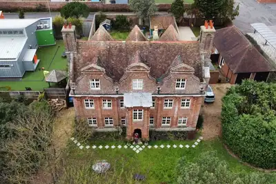 Image de To The Manor Born - Luxury retreat, cinema, hot tub, pool table, beach and Quay