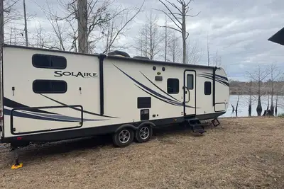 Image de Your Peaceful Waterfront Getaway Camping/Fishing Experience with Country Living