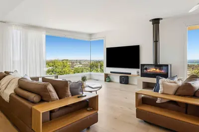 Coastal Luxe McCrae - Pool and Bay Views