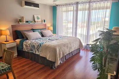 Image de Near Airport, Lush Gardens, Pool, King Bed, Security Santa Ana Near Downtown