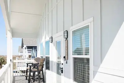 Image de New Private Coastal Villa Steps from the Beach