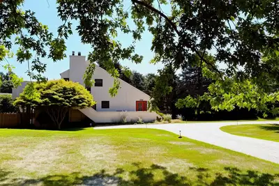 Image de Montauk Luxury Family Home with Pool. Easy access to beach and town.