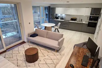 Image de Bright Corner Apartment by Cambridge Station, Free Allocated Underground Parking