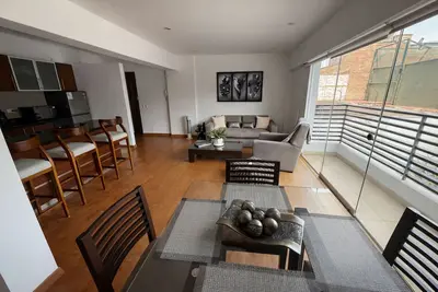 Image de Luxury Executive 1br with Balcony in Prime Miraflores – Walk to Dining & Parks