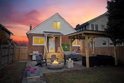 Image de Luxury Retreat with Hot Tub, Movie Theater, Pet-Friendly near German Village
