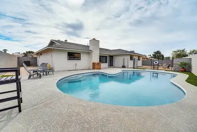 Image de 4 Mi to Spring Training! Family-Friendly Tempe Gem