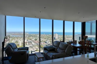 Image de Breathtaking SeaViews |Luxe 2br & 5-Star Amenities