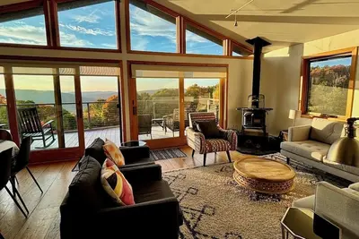 Image de Breezy Hill with \"Breathtaking Views! \"