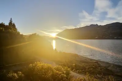 Image de Amazing 2 Bedroom Lakeside Apartment