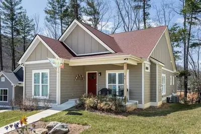 Image de Birds Nest | 3br/2ba dog-friendly mountain home in Fairview, Nc