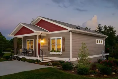 Image de Sunny Ridge | Green Built Bungalow with Mountain Views, Fire Pit + Near Downtown Asheville