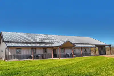 Image de New Home With Pool And Sleeps Up To 28