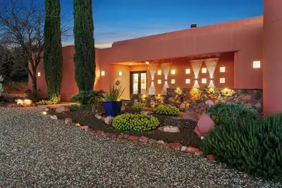 Image de Luxe Family-Friendly Sedona Serenity • King Suits • Hot Tub • Near Trails • View