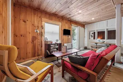 Image de Maine Street Retreat | Pet Friendly | Intown