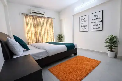 Image de StayUrbanza-Cozy Modern Apartment | Prime Location | WiFi”