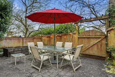 Image de Walk to Lightrail + close to Stadium & Cruise + Modern 4br 3. 5Bath Townhome