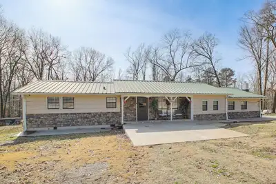 Image de Benton Getaway on 1+ Acres w/ Easy Freeway Access
