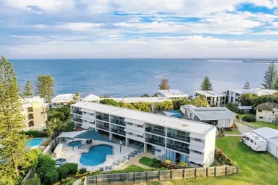 Image de Pacific View has Spa Sauna Pool table tennis & is Non Smoking Accommodation.