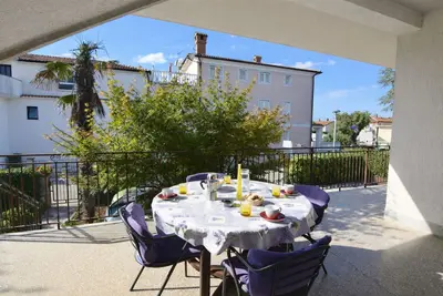 Image de Appartement à Umag avec terrasse et jardin