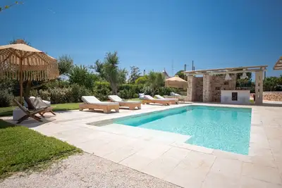 Image de Maison de vacances privée avec piscine, climatisation, Wifi, bain à remous, Tv, patio