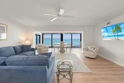 Image de Mariner Pointe 941: Stunning 3 bedroom, Bay Front Beauty!