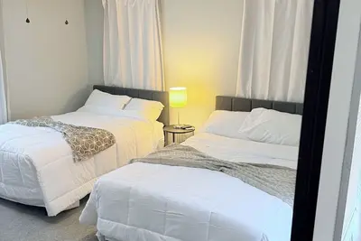 Image de Large 5br Home Sleeps 12 Fireplace  Ada-Friendly Access