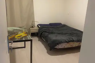 Image de Logement entier dans maison face au lac deux chambres salon cuisines baignoire