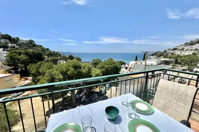 Image de Appartement confortable à 140m de la plage avec climatisation et terrasse