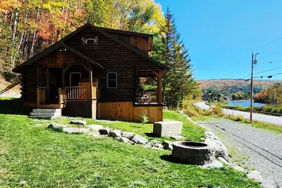 Image de Gorgeous log cabin overlooking the Dead River just north of Berry's Store Rt 201