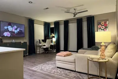 Image de The Robinson Rose/Mins to Pit/Walk to Dining & Shops