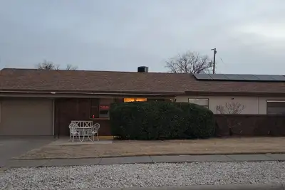 Image de Laylas lounge welcomes familes and furr babie as well.