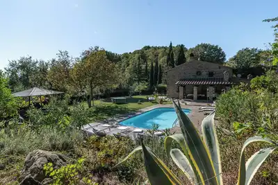 Image de Farmhouse in the woods with a dip in the pool