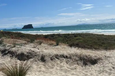 Image de Beachside Mount location - newly renovated cottage steps from the beach