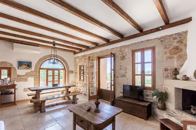 Image de Traditional Stone House in Stoupa | Peppermint