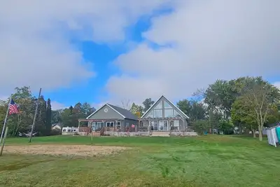 Image de Lake house with Family Friendly atmosphere