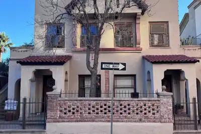 Image de Charming Historic Downtown Apartment, One Bedroom, with Enclosed Patio