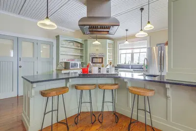 Image de Restored Vermont Home & 'Cook's Country' Tv Set