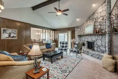 Image de Spacious Four Bedroom House in South Tulsa w/ Backyard - Close to everything!
