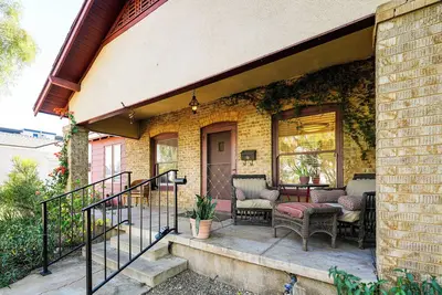 Image de Near Restaurants + Light Rail: Phoenix Getaway!