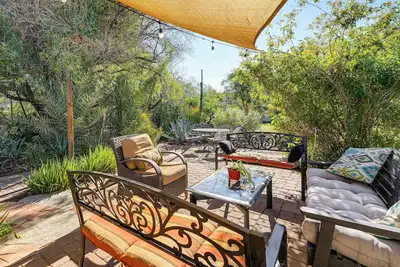 Image de 2 Mi to Downtown: Pet-Friendly Home in Phoenix!