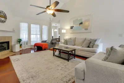 Image de 11 Mi to Savannah! Suburban Home w/ Spacious Yard