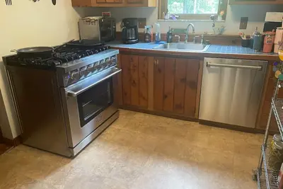 Image de Private home with great location and amenities! Wraparound deck in the woods!