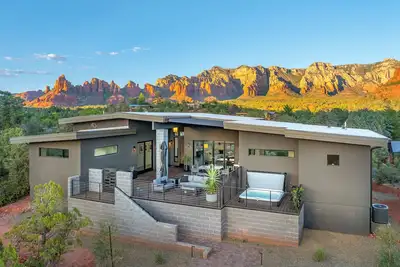Image de Luxury Hilltop Home With 360° Red Rock Views