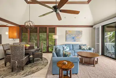 Image de Spacious, updated condo close to beaches!