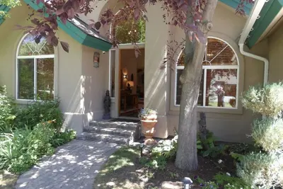 Image de Elegant 3-bedroom house in marvelous North Hailey Available March 2026 Only