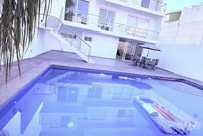 Image de Private Pool • 4br • 5. 5 Baths • Secure • Upscale