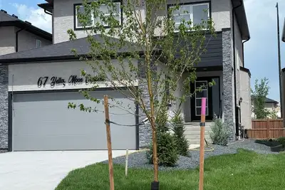 Image de Warm, Inviting Basement Suite • Quiet Stay in a Safe, Upscale Area