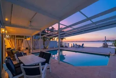 Image de Salt & Soul: Bayfront, Boat Dock, Large Pool, Spa by Anna Maria Life Vacation Rentals